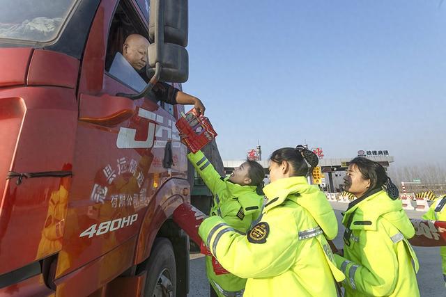 泪目！37000辆寻亲车震撼集结，这场跨越时空的寻亲之旅能否创造奇迹？