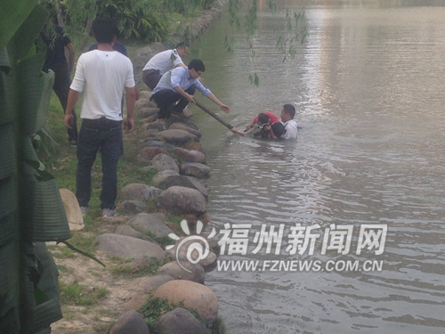 惊魂瞬间！女童黄河溺水，众人上演生死接力，结局让人泪目！